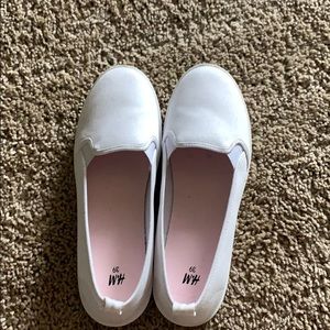 H&M simple white shoes ,worn once like new
